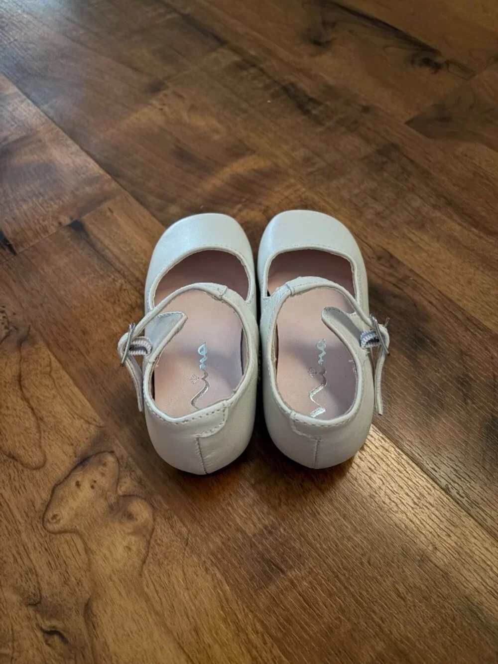 Nina girls white shoe size 6
